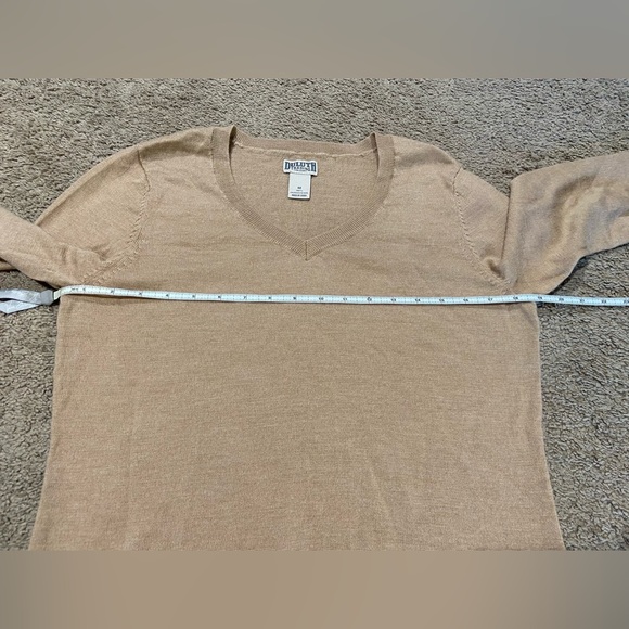 Duluth Trading Co 100% Merino Wool  Sweater Women’s Size Medium Tan L/S V-Neck - Picture 3 of 7